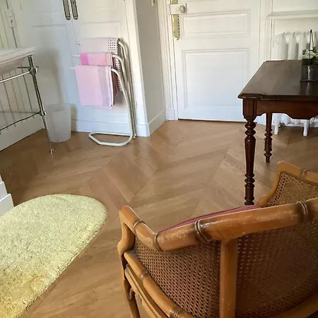 Quartier Champs-elysees Bed & Breakfast 4*