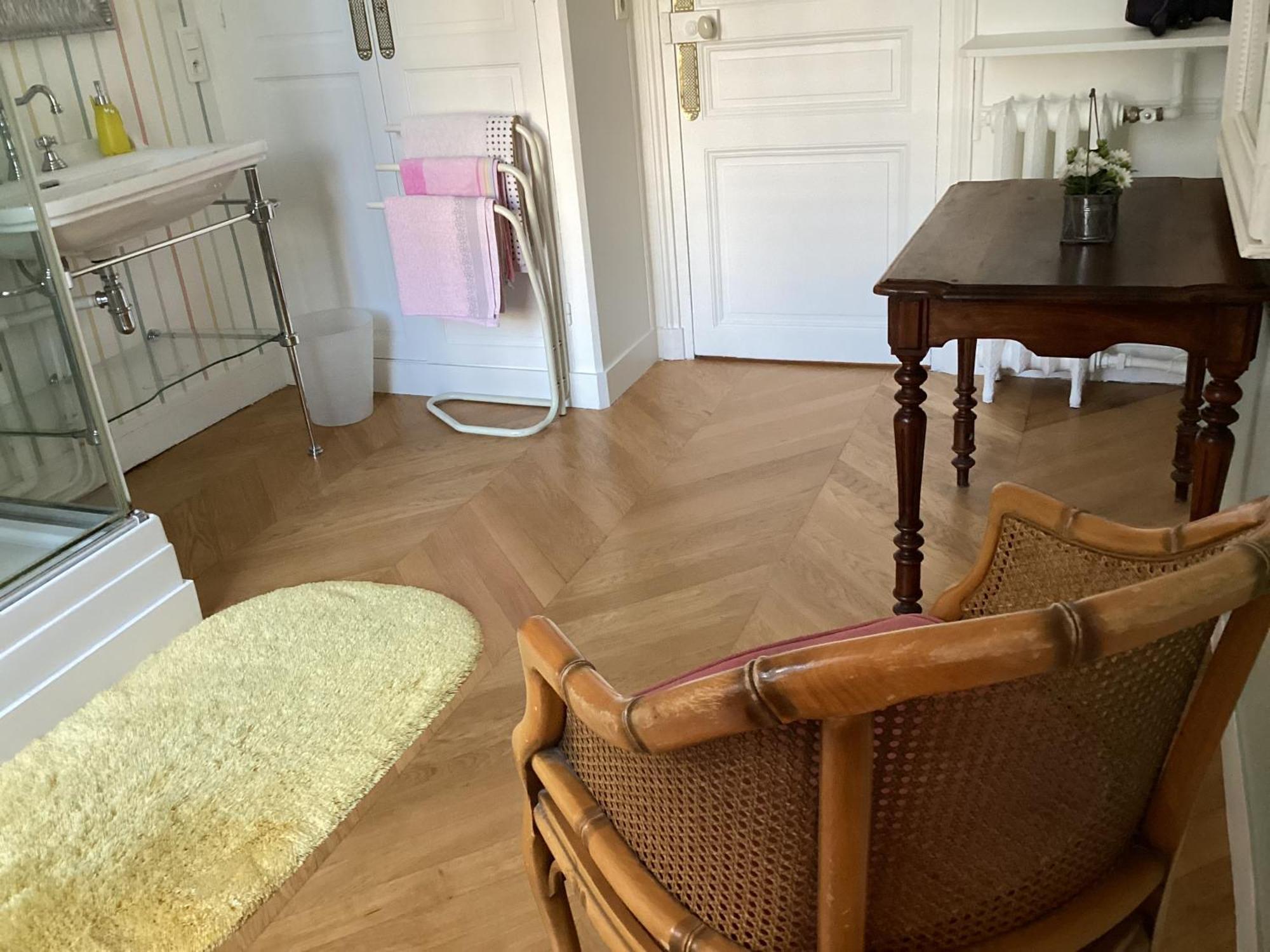 Quartier Champs-elysees Bed & Breakfast 4*